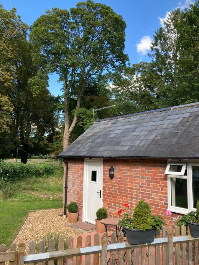 Hunters Moon B&B Tidworth Екстер'єр фото