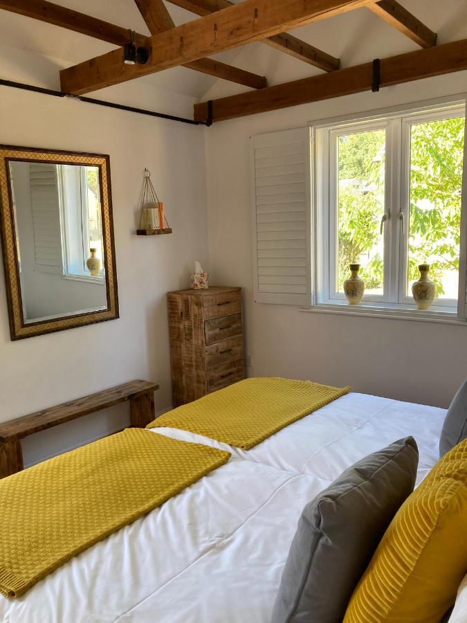 Hunters Moon B&B Tidworth Екстер'єр фото